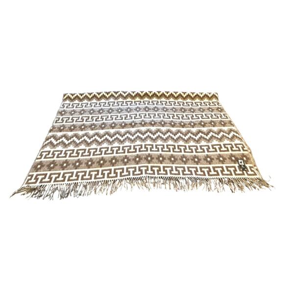 Tumi Peruvian Alpaca Throw Blanket 54" x 64" - Picture 2 of 3